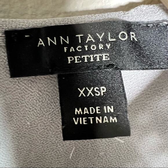 Ann Taylor Silver metal/sequined short sleeve shirt top blouse size XXS B115 - Picture 3 of 5